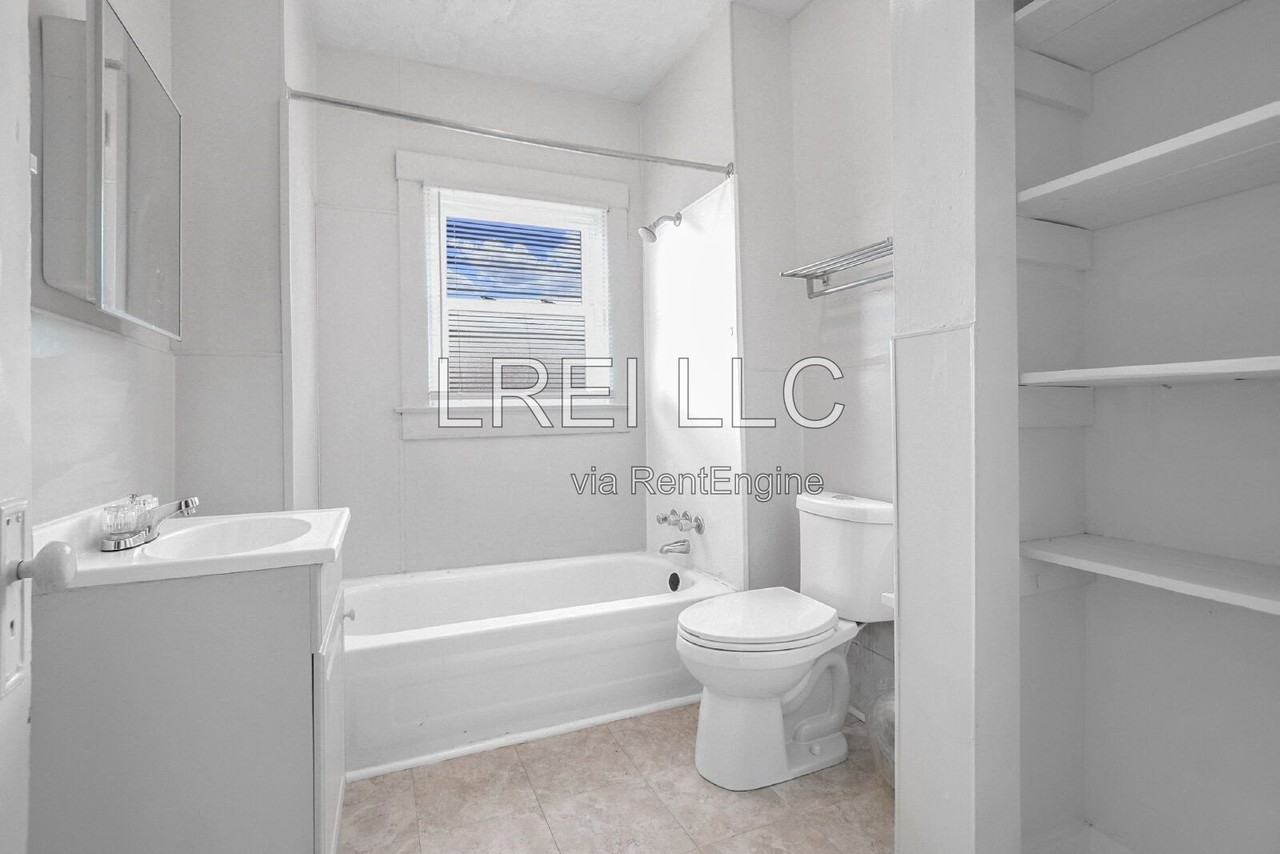 615 S 38th St #2 - Photo 5 of 11