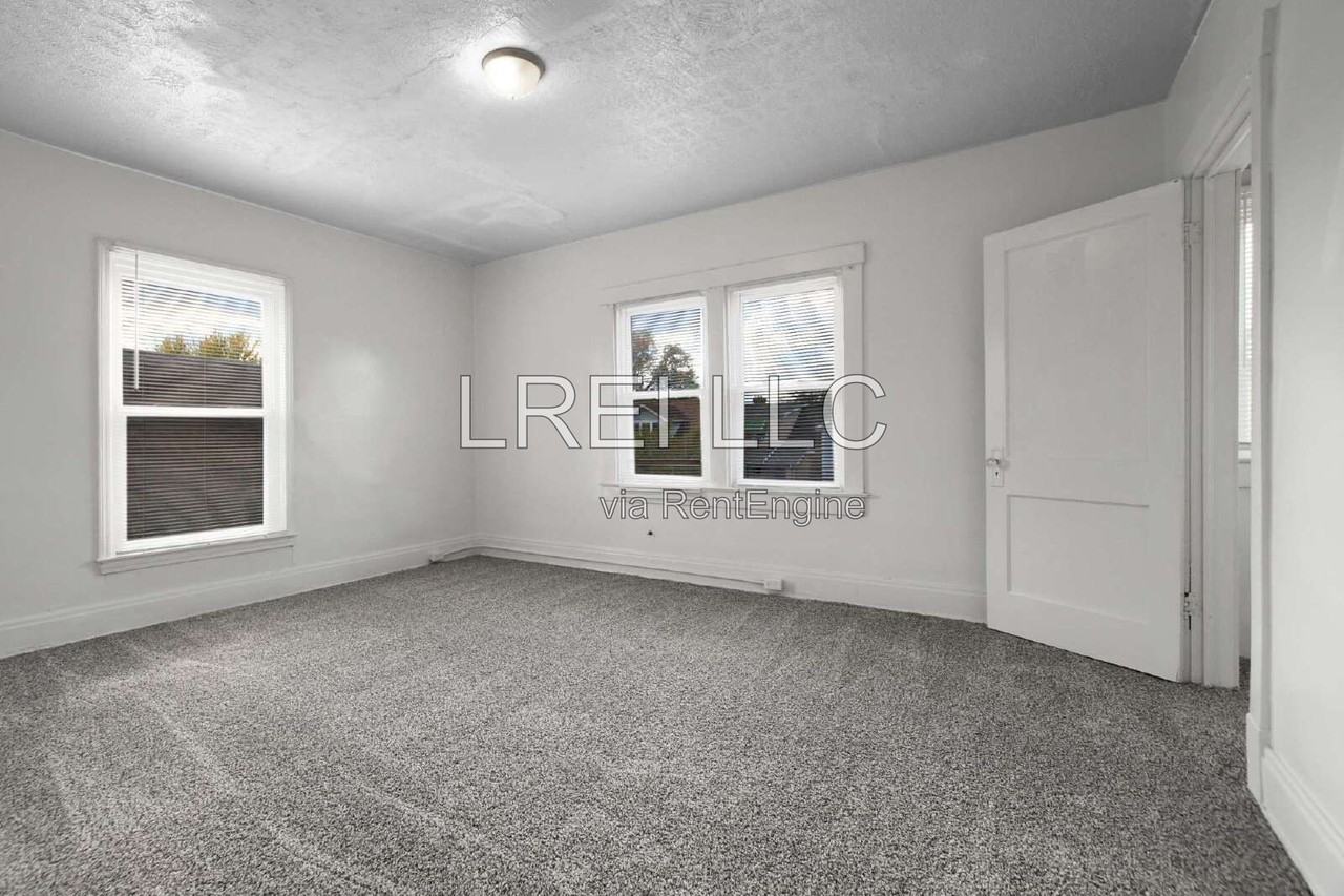 615 S 38th St #2 - Photo 6 of 11
