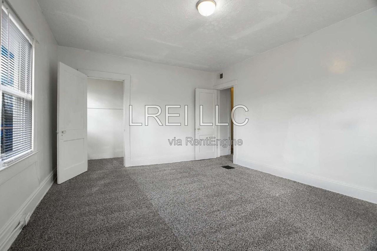 615 S 38th St #2 - Photo 7 of 11