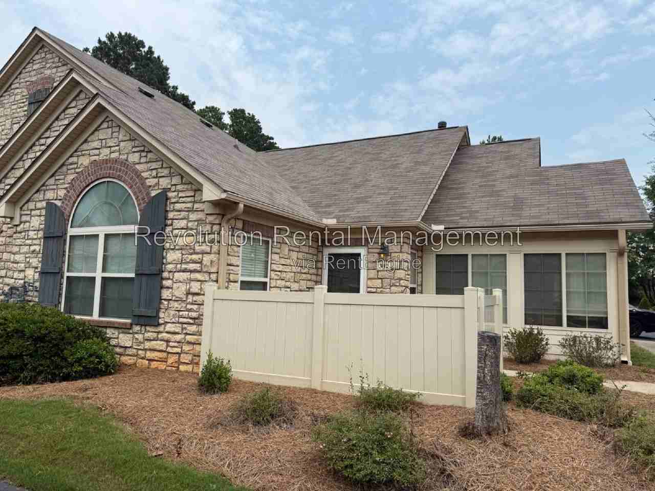 302 Gladstone Dr