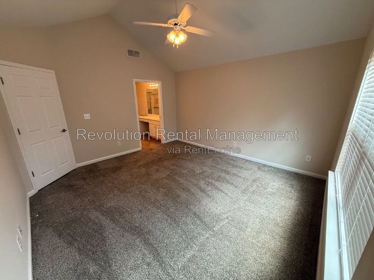 302 Gladstone Dr - Photo 6 of 10