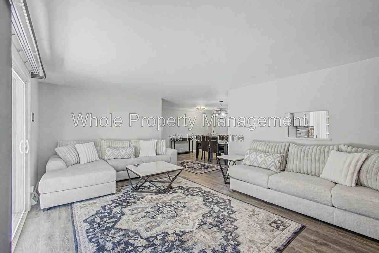 3404 S Clinton Ct - Photo 6 of 29