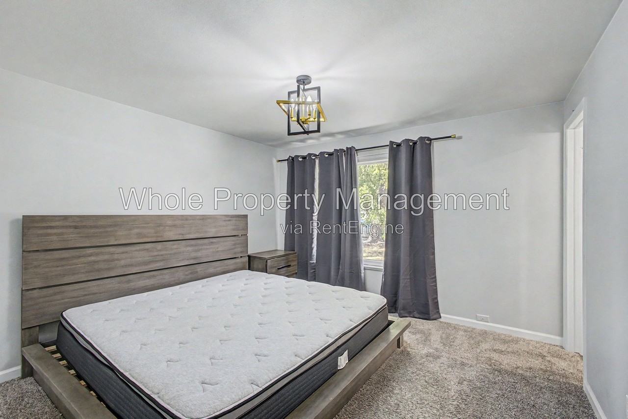 3404 S Clinton Ct - Photo 7 of 29