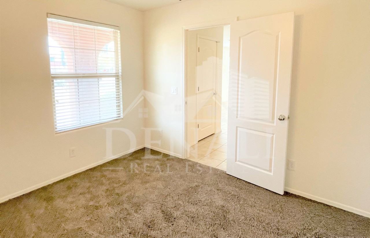 3557 E Erie St - Photo 5 of 23