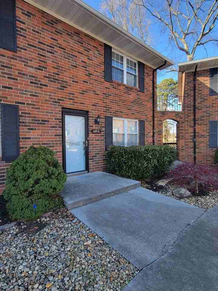 1664 Louisville Rd