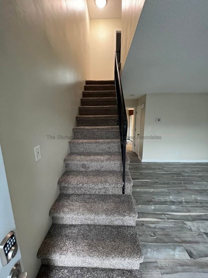 1664 Louisville Rd - Photo 5 of 9