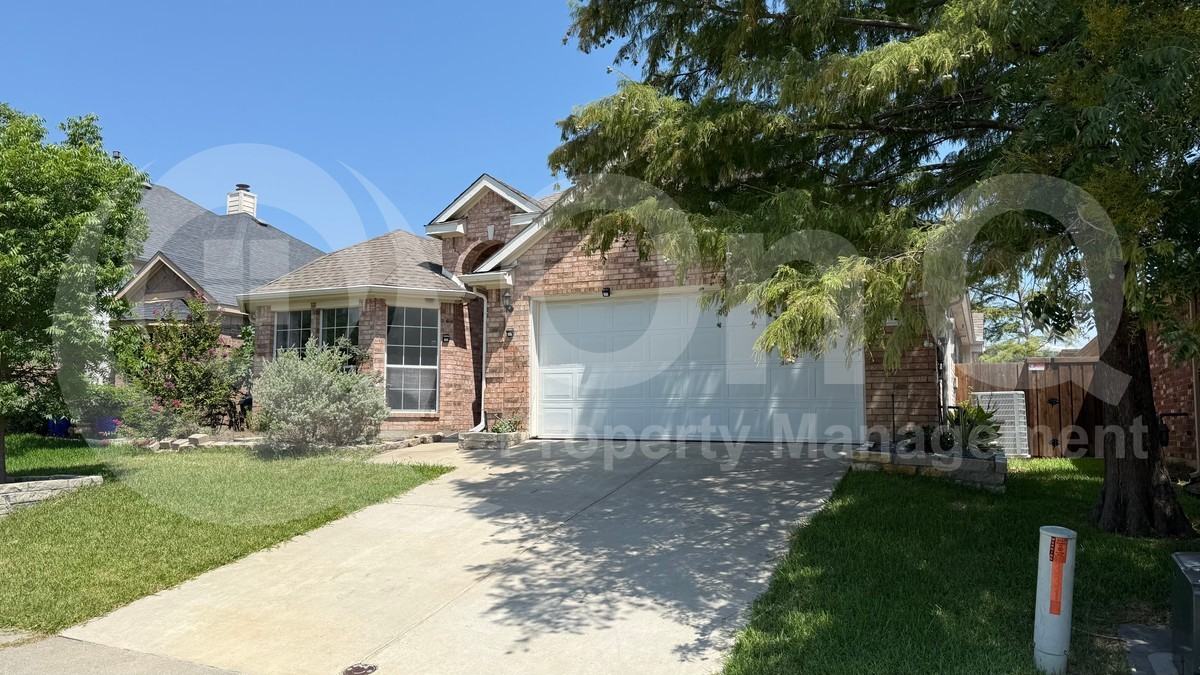 3312 Woodberry Ln - Photo 2 of 23
