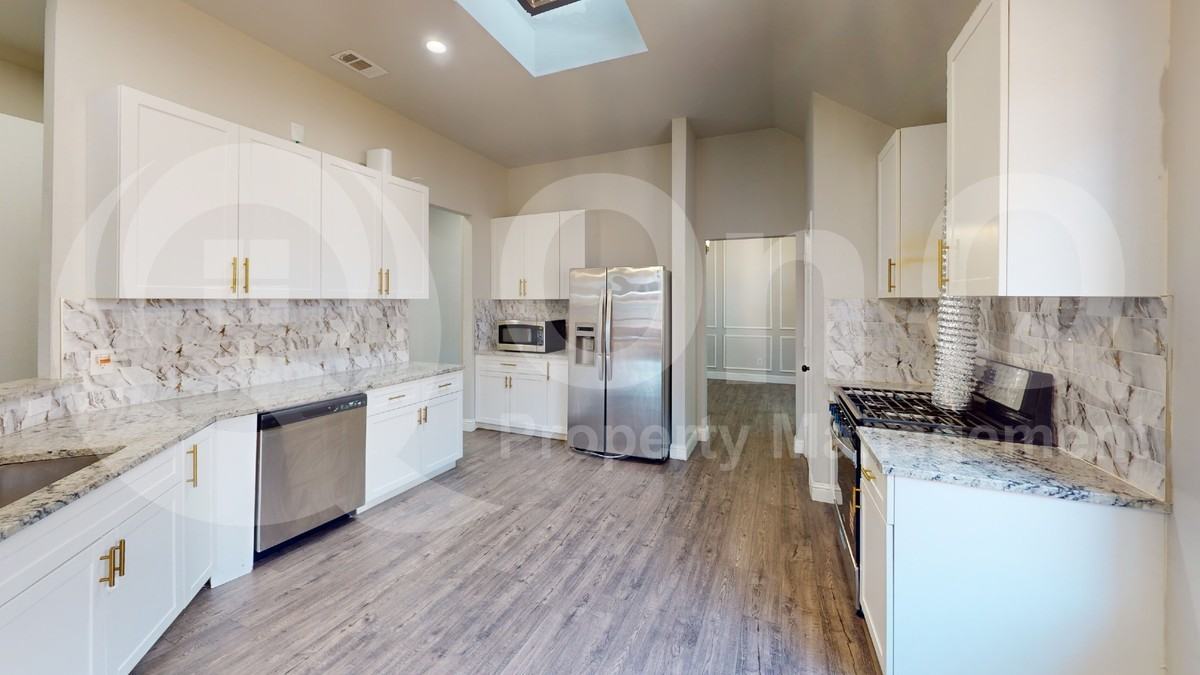 3312 Woodberry Ln - Photo 3 of 23