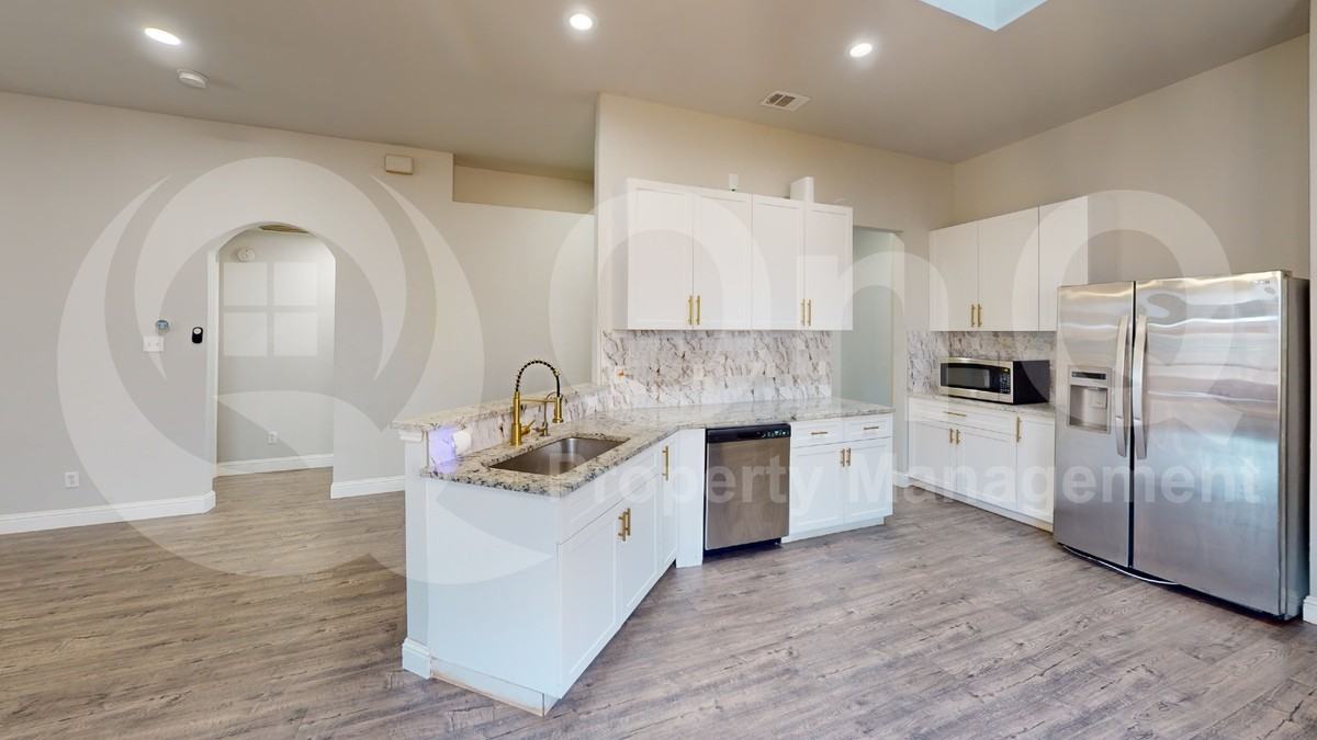 3312 Woodberry Ln - Photo 4 of 23