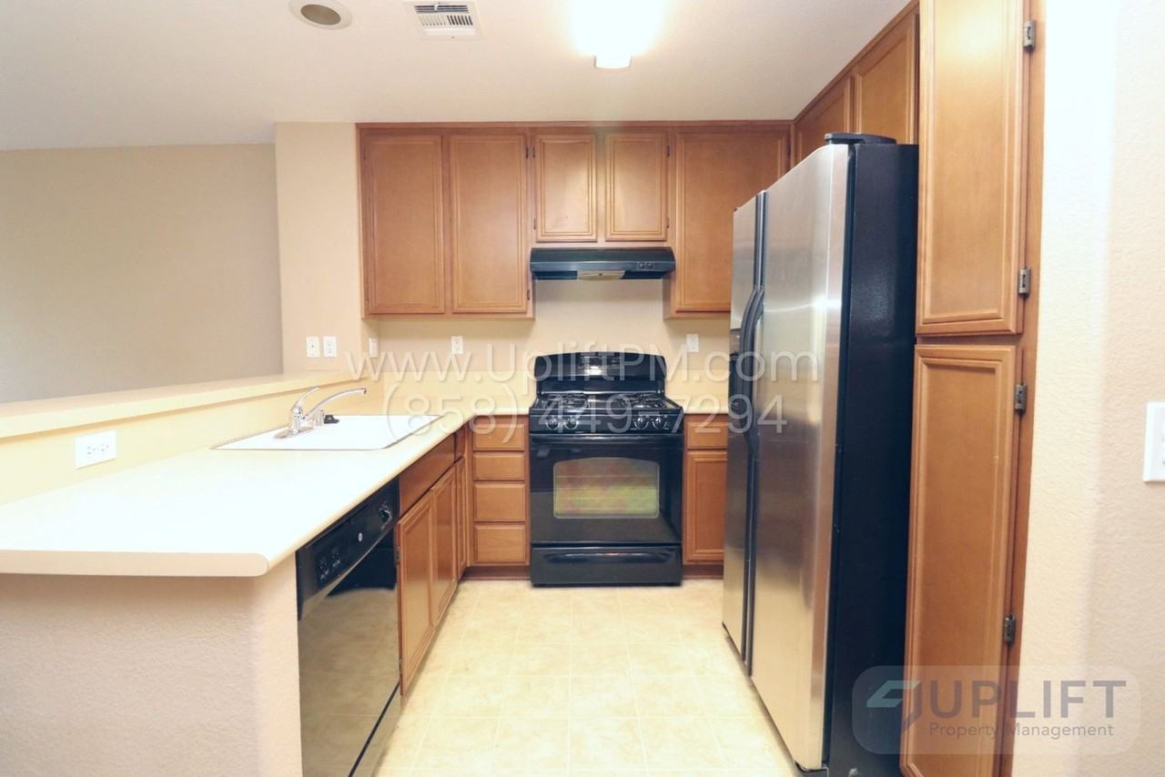 514 62nd St #15 - Photo 4 of 20