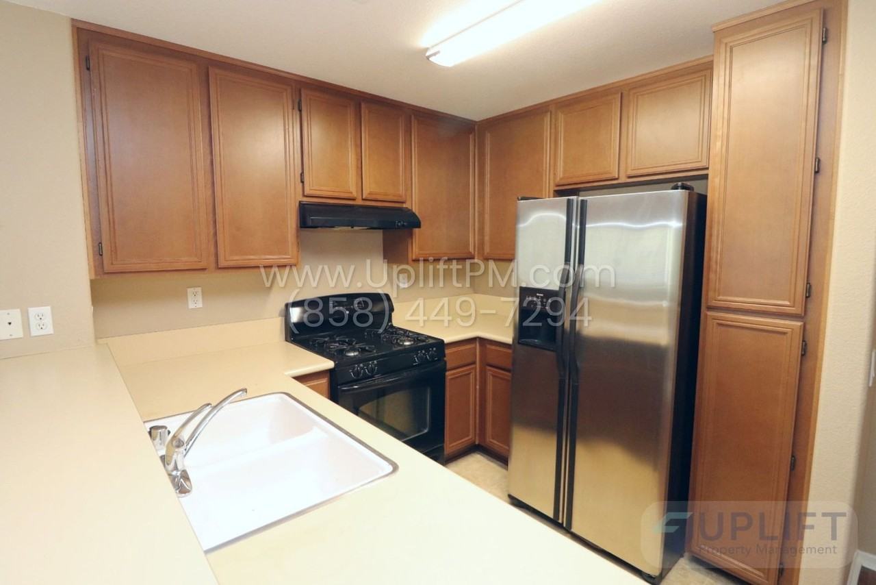 514 62nd St #15 - Photo 5 of 20