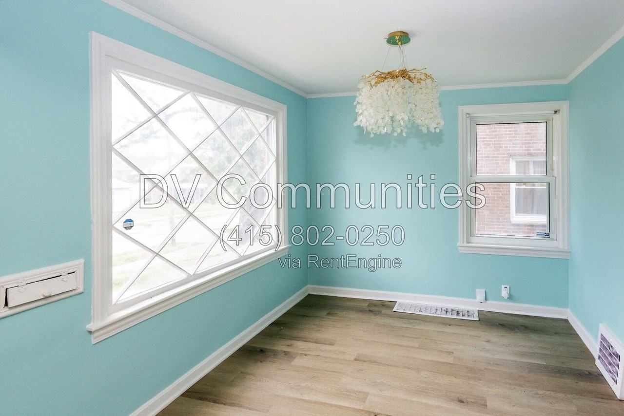 18412 Waterbury Ave - Photo 3 of 19