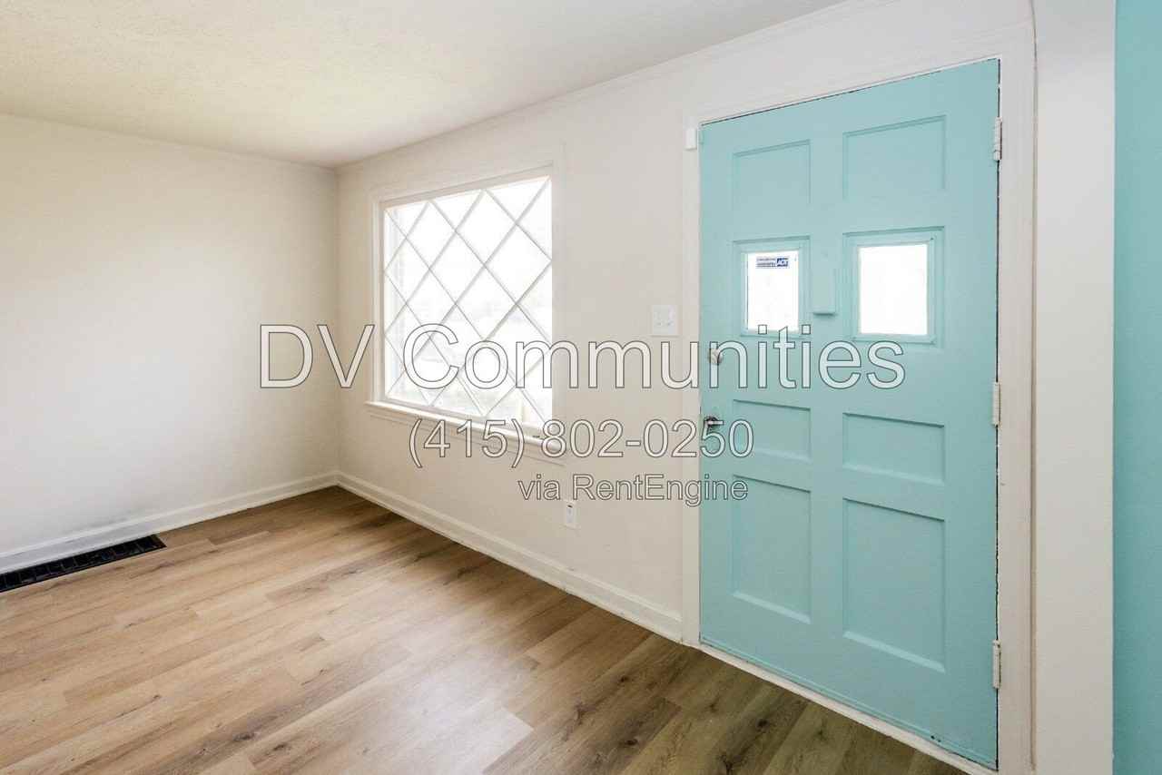 18412 Waterbury Ave - Photo 6 of 19