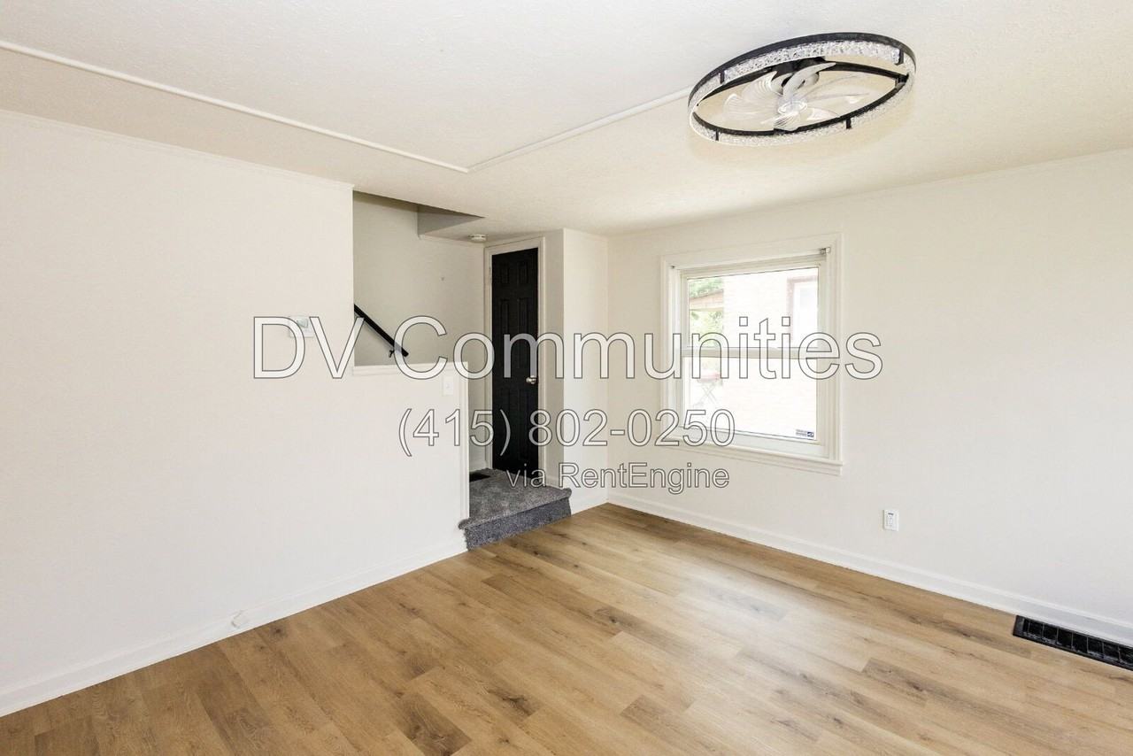 18412 Waterbury Ave - Photo 7 of 19