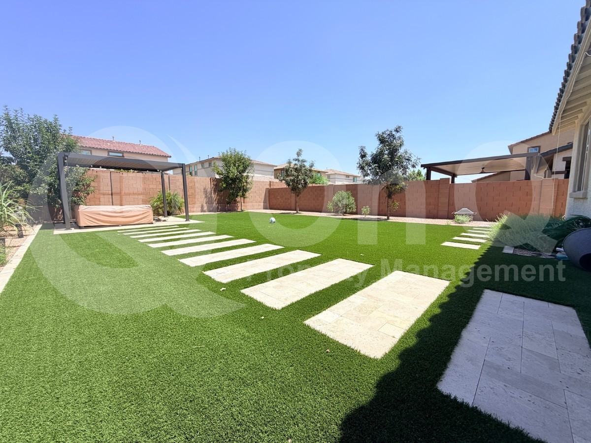 5735 S Parkwood - Photo 2 of 2
