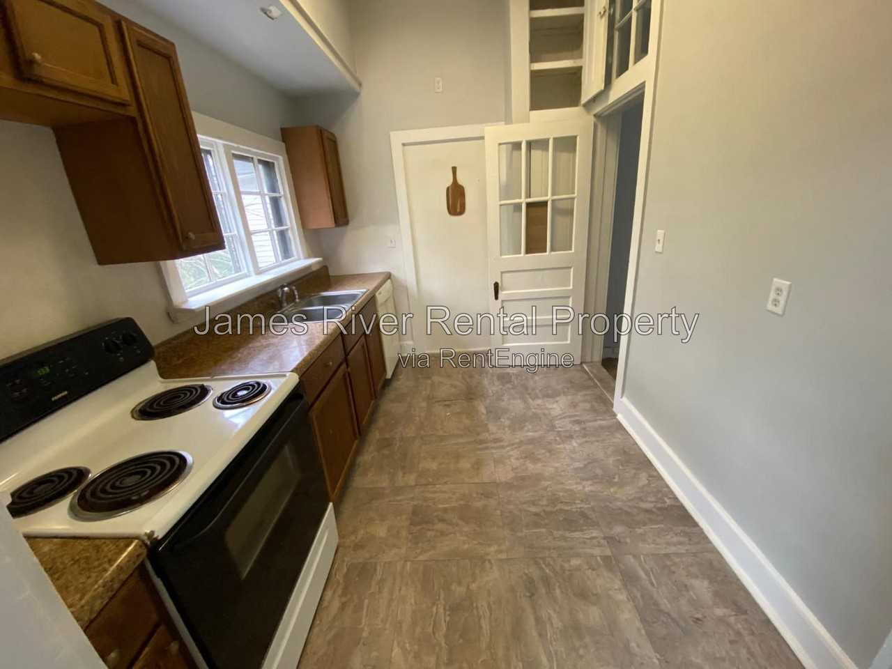 1003 Floyd St #2 - Photo 7 of 13