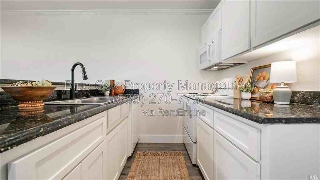 141 W Lassen Ave - Photo 5 of 11