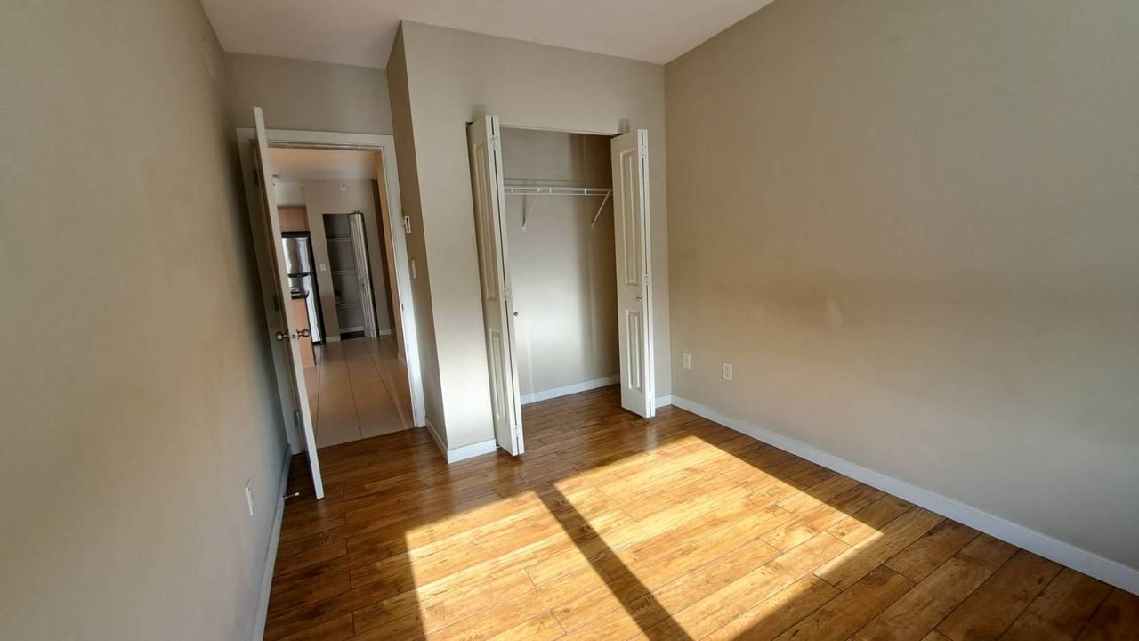 511 Rochester Ave - Photo 6 of 10