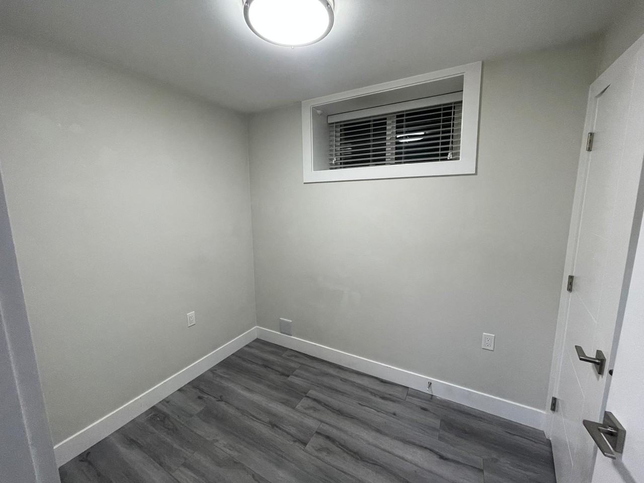 3065 8th Ave E - Photo 4 of 4