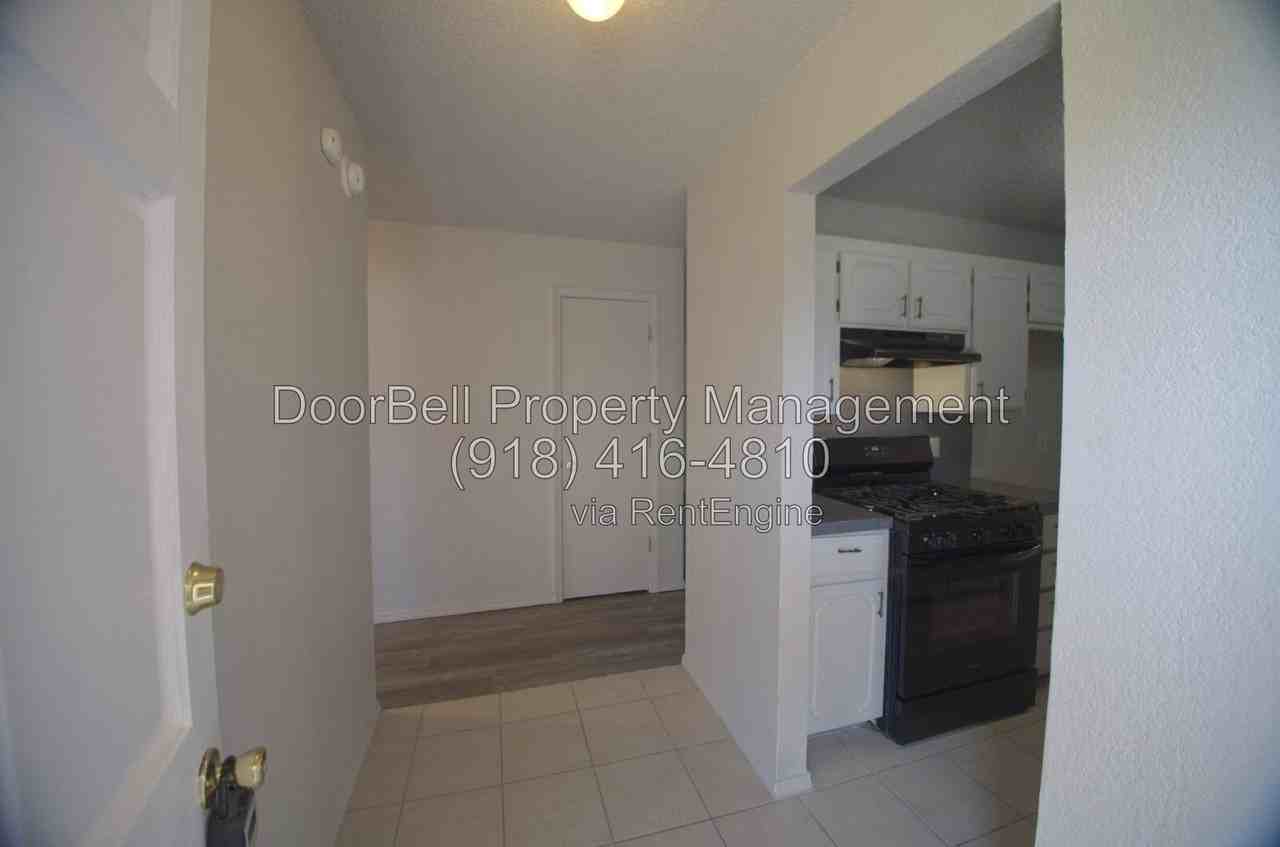 206 S Walnut St - Photo 4 of 20