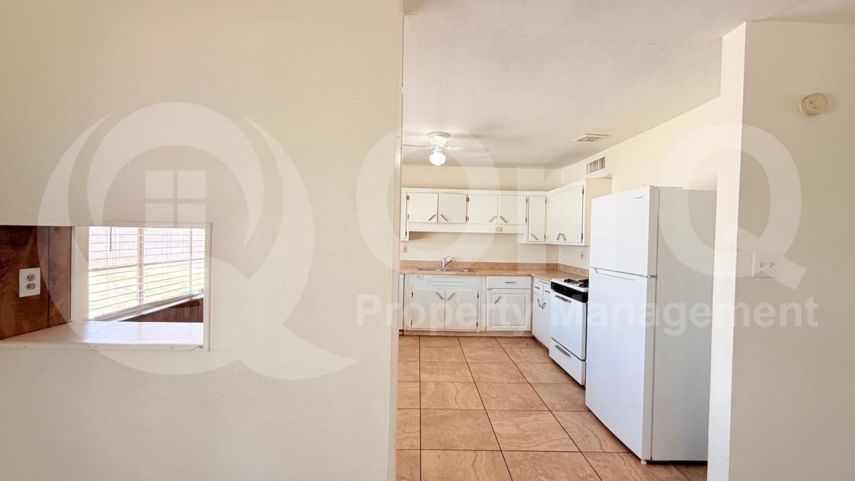 7302 E Lewis Ave - Photo 5 of 24