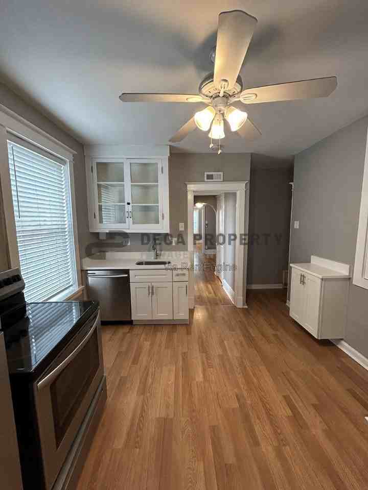 6826 Waldemar Ave #D - Photo 7 of 8