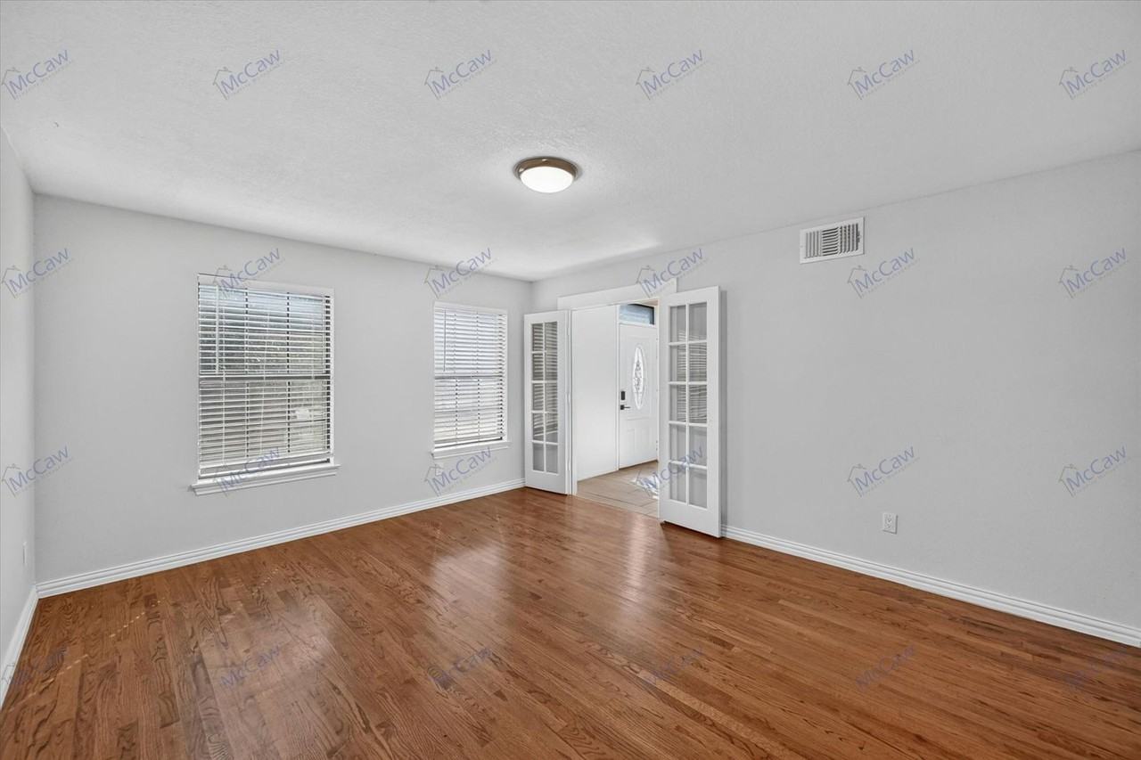 4301 Hudson Ave - Photo 3 of 24