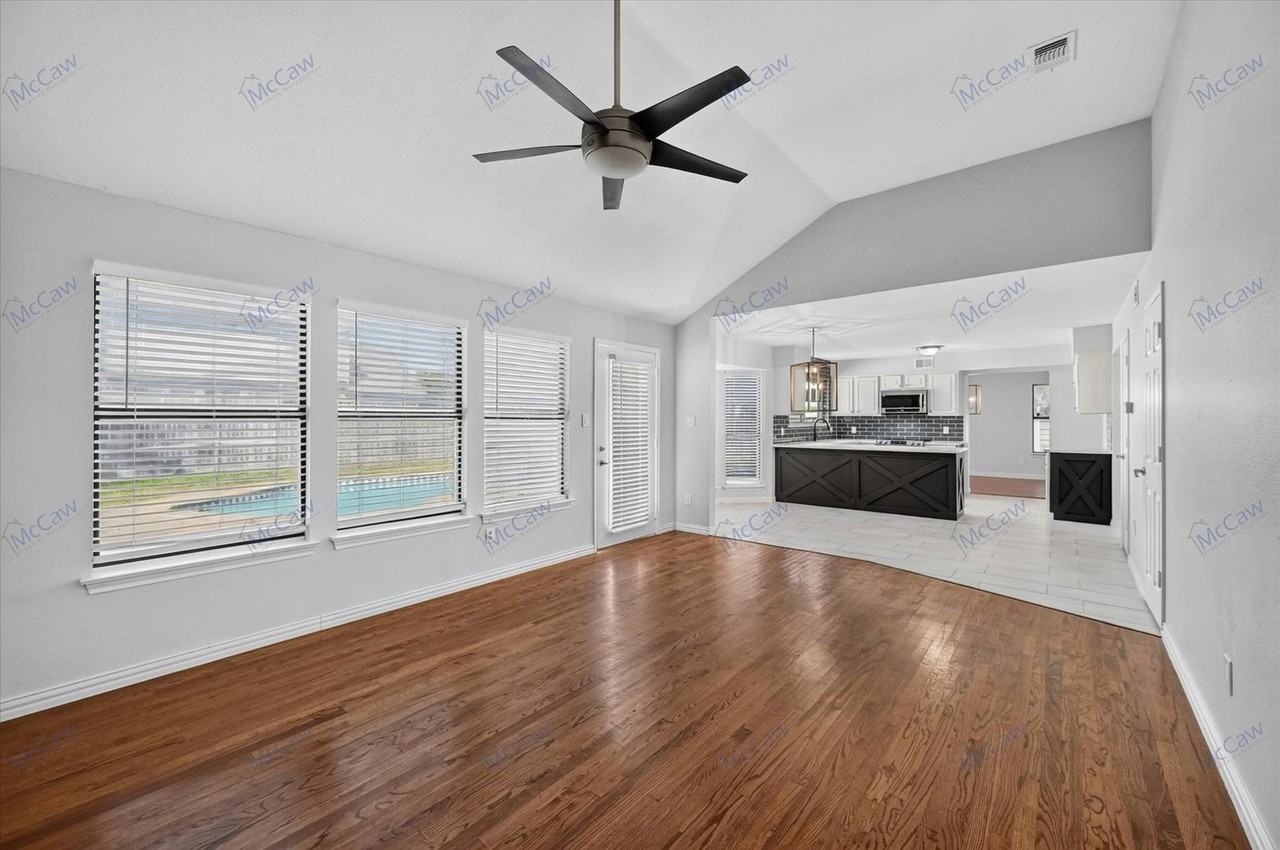 4301 Hudson Ave - Photo 4 of 24