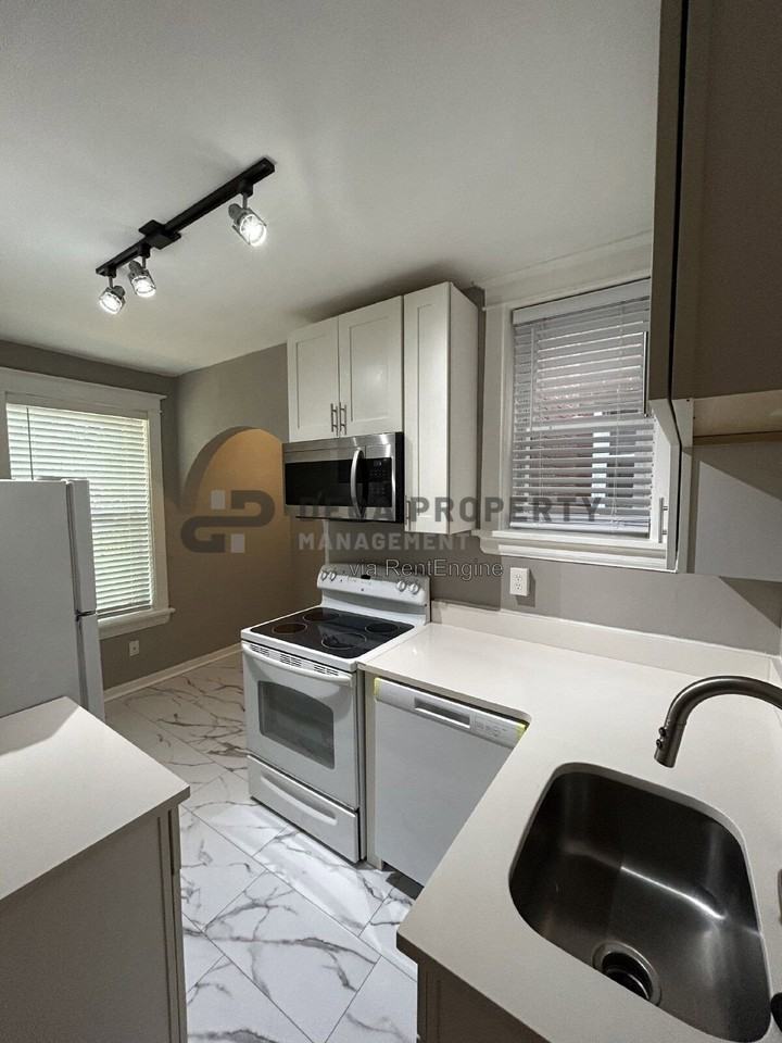 6822 Waldemar Ave #B - Photo 6 of 10