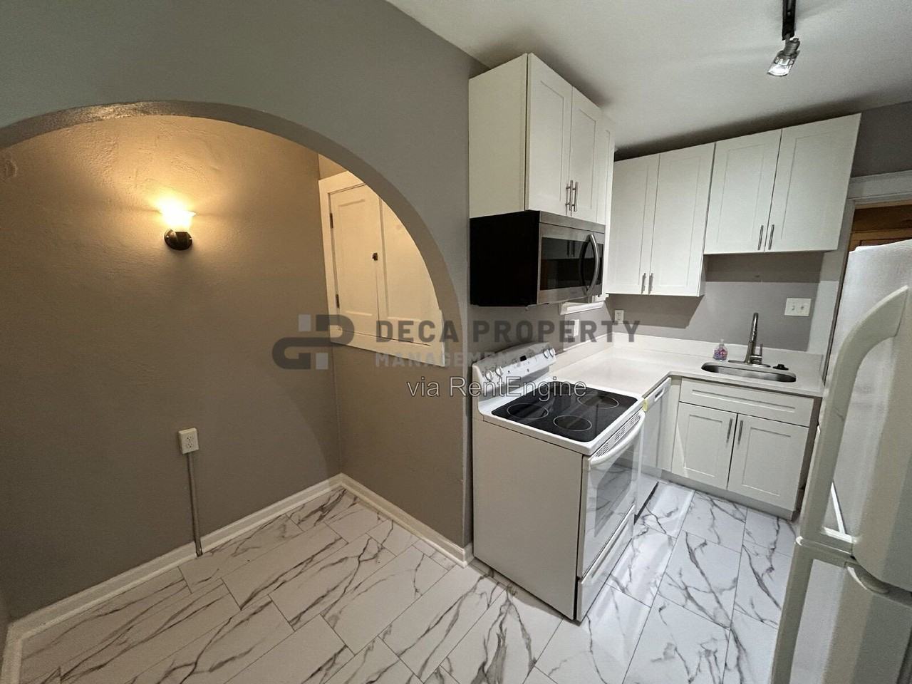 6822 Waldemar Ave #B - Photo 7 of 10