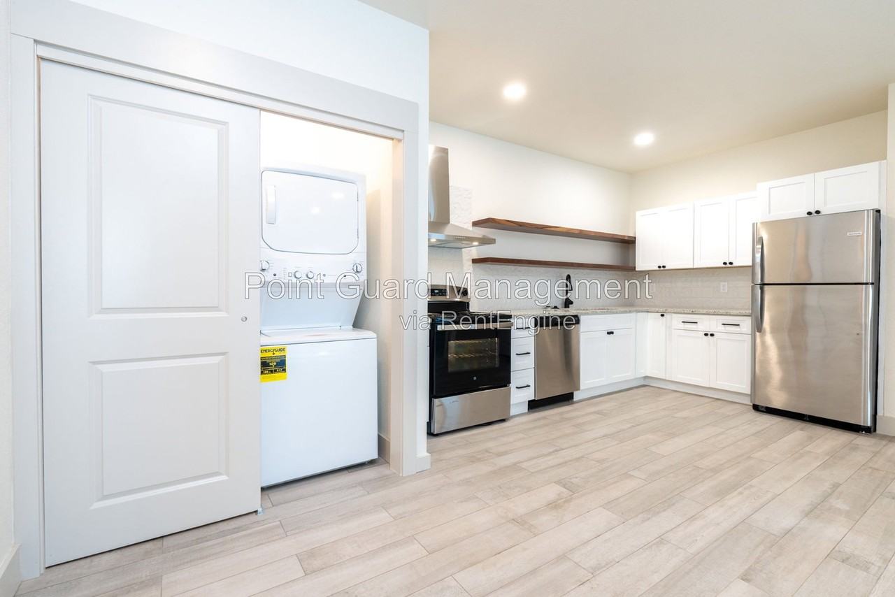 1230 N Greenwich Rd #2201 - Photo 3 of 39