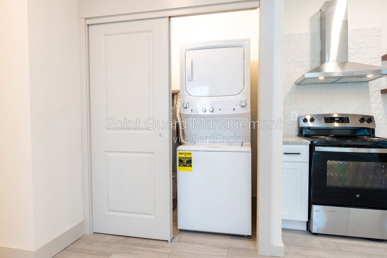1230 N Greenwich Rd #2201 - Photo 4 of 39