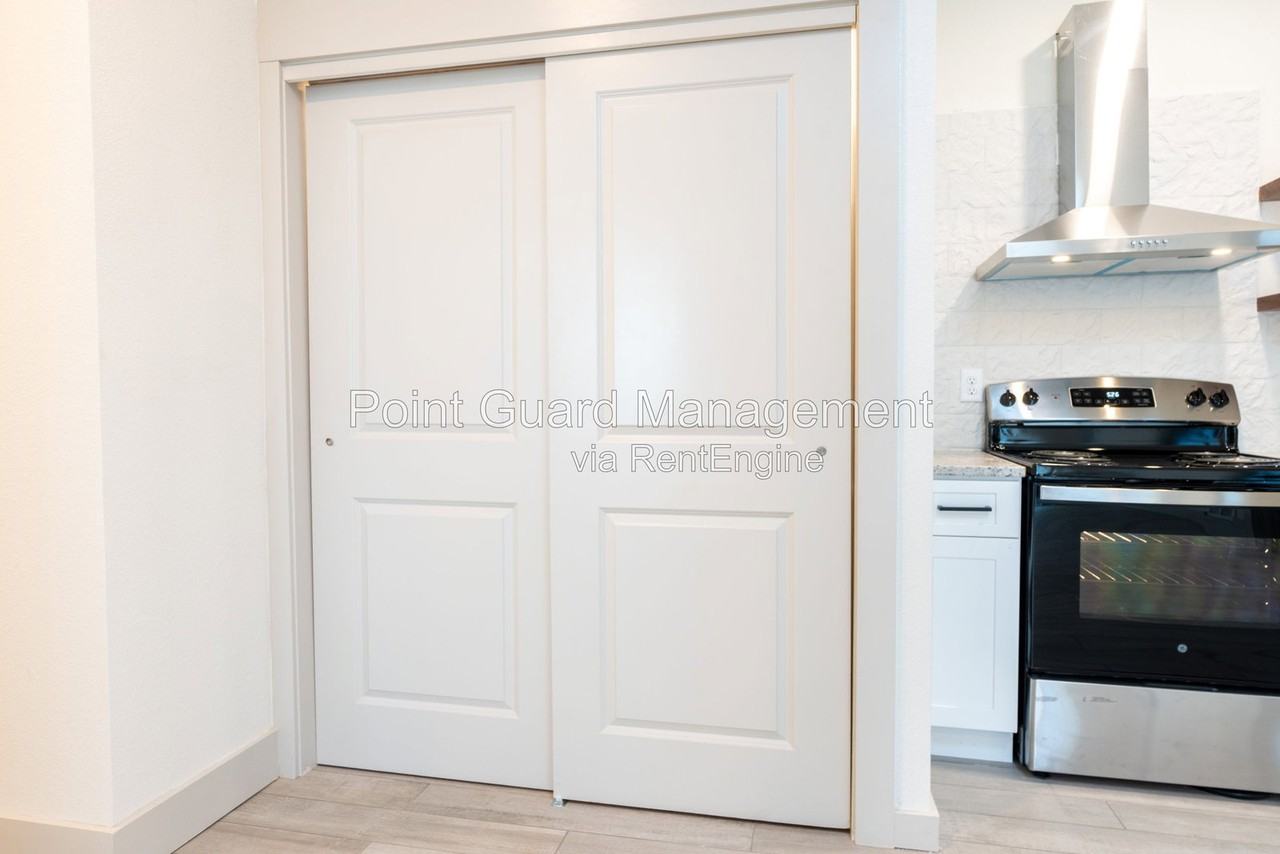 1230 N Greenwich Rd #2201 - Photo 5 of 39