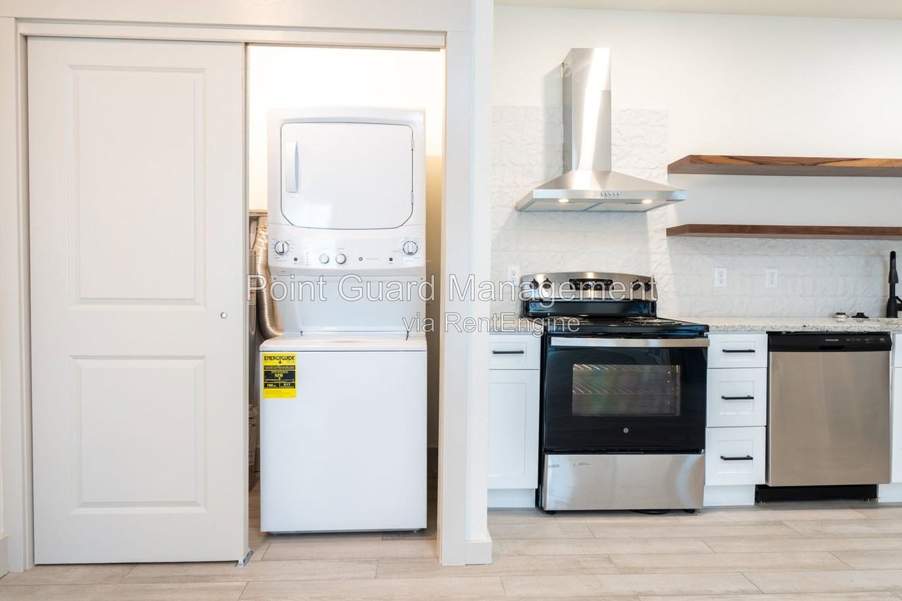 1230 N Greenwich Rd #2201 - Photo 6 of 39