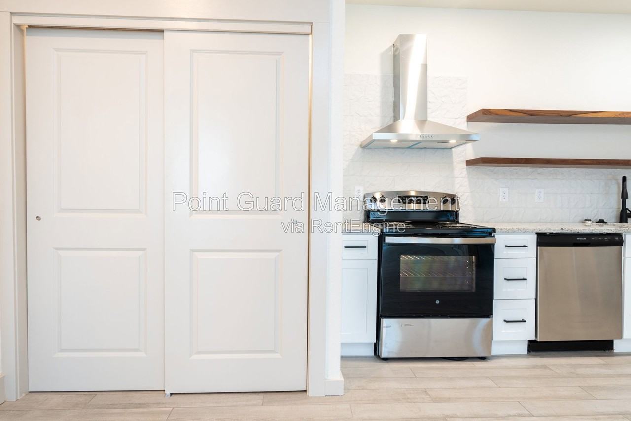 1230 N Greenwich Rd #2201 - Photo 7 of 39