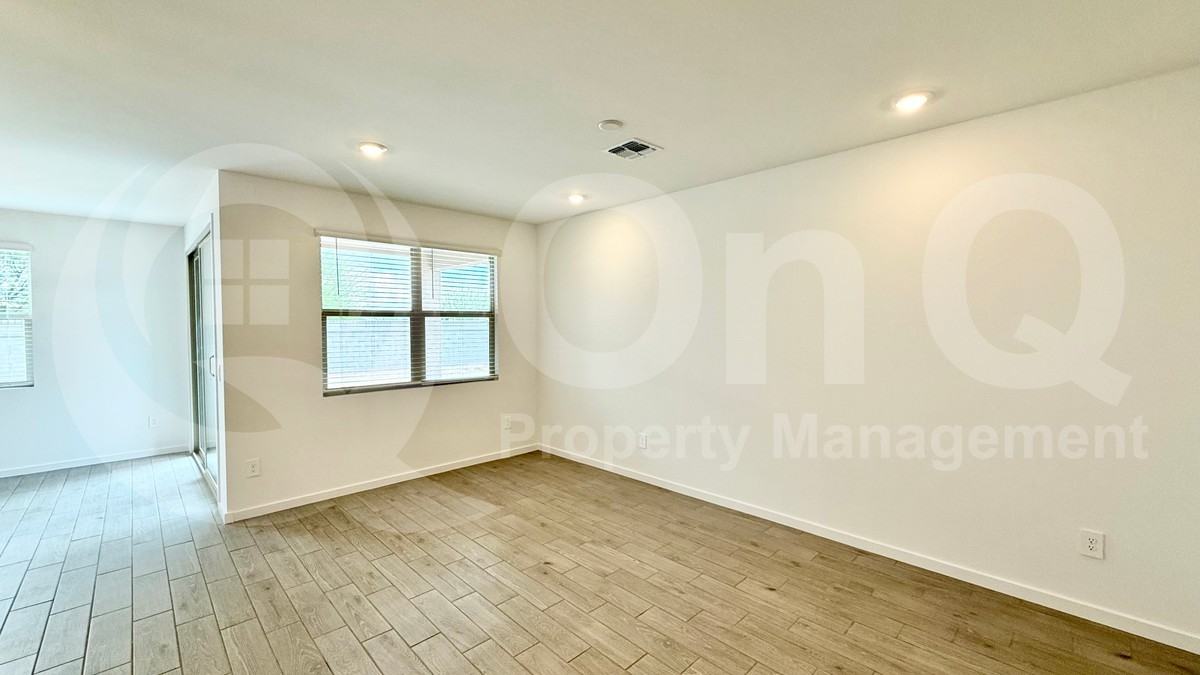 4422 W Hunter Trl - Photo 3 of 26