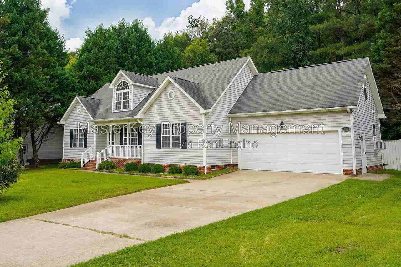 1008 Knighthood Ln - Photo 2 of 33