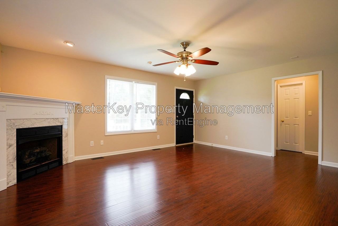 1008 Knighthood Ln - Photo 7 of 33