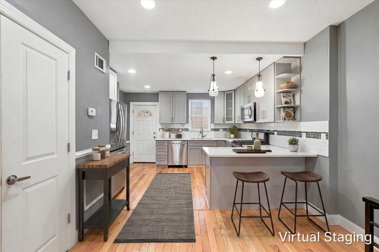 2504 Manton St - Photo 3 of 35