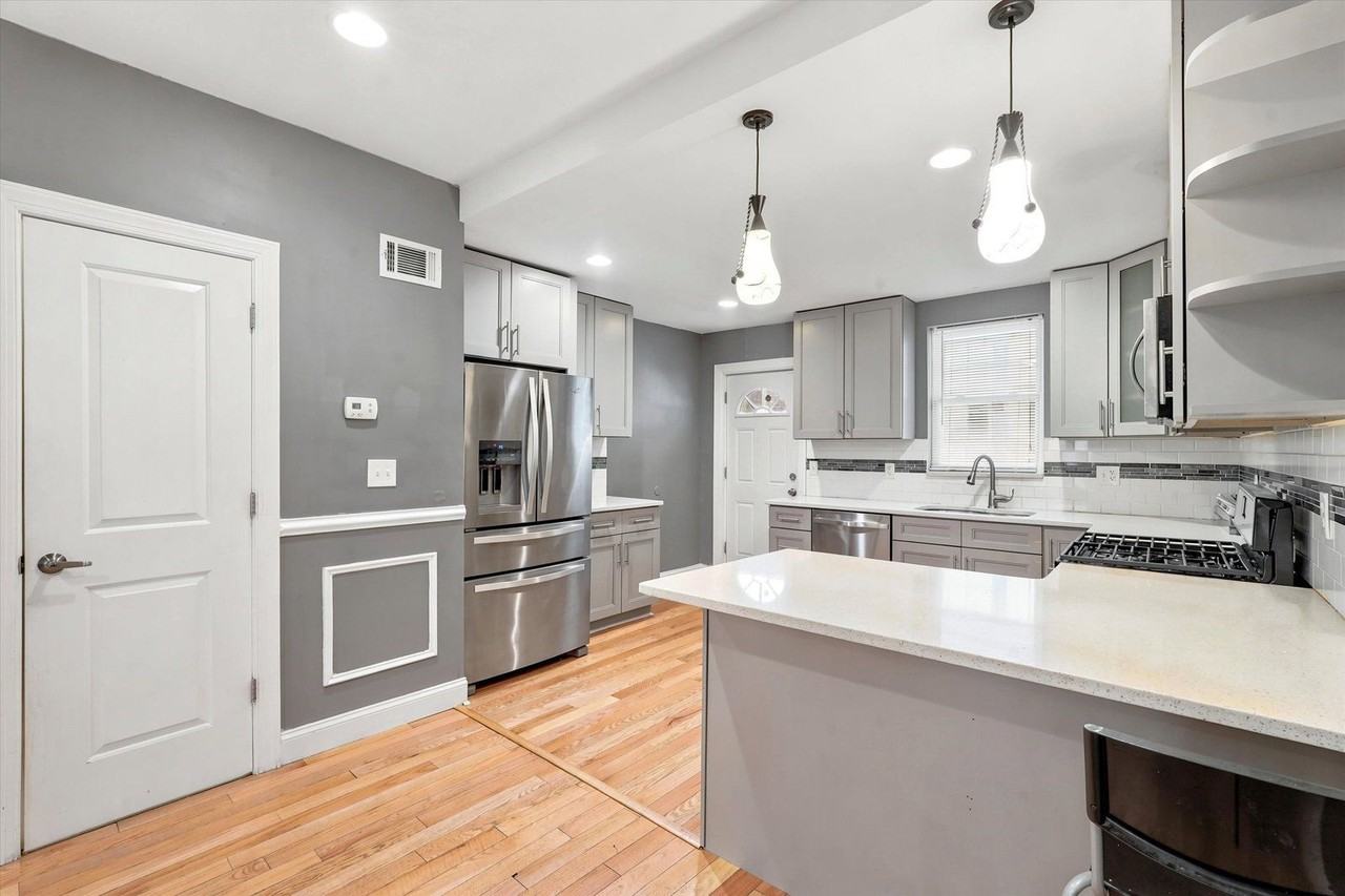 2504 Manton St - Photo 6 of 35