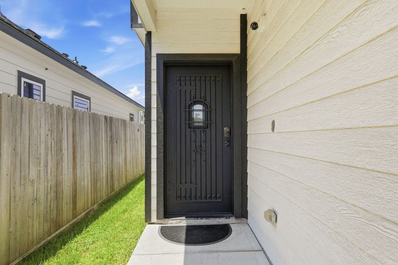 8419 Observatory St - Photo 3 of 26