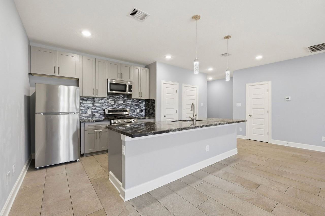 8419 Observatory St - Photo 6 of 26