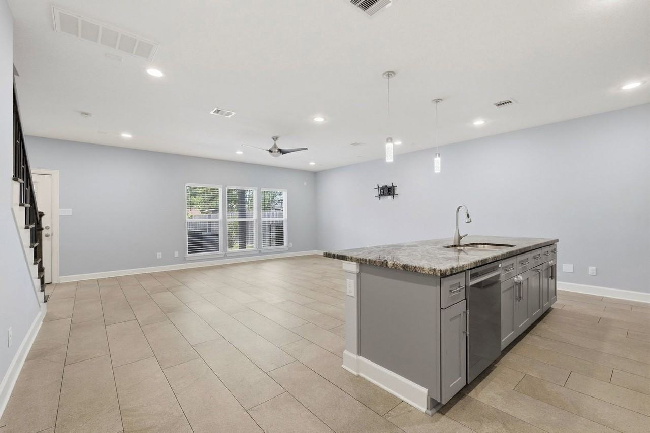 8419 Observatory St - Photo 7 of 26