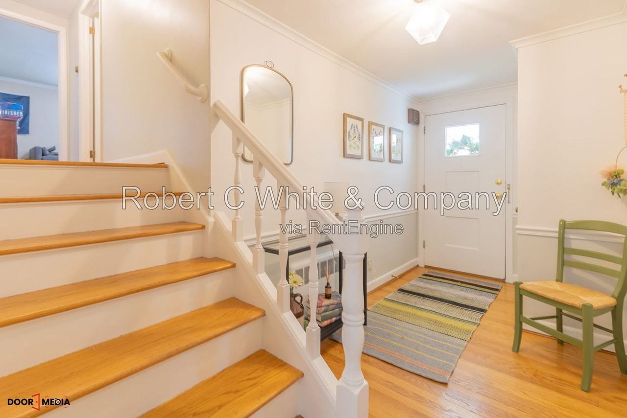 73 Montclair Dr - Photo 3 of 37
