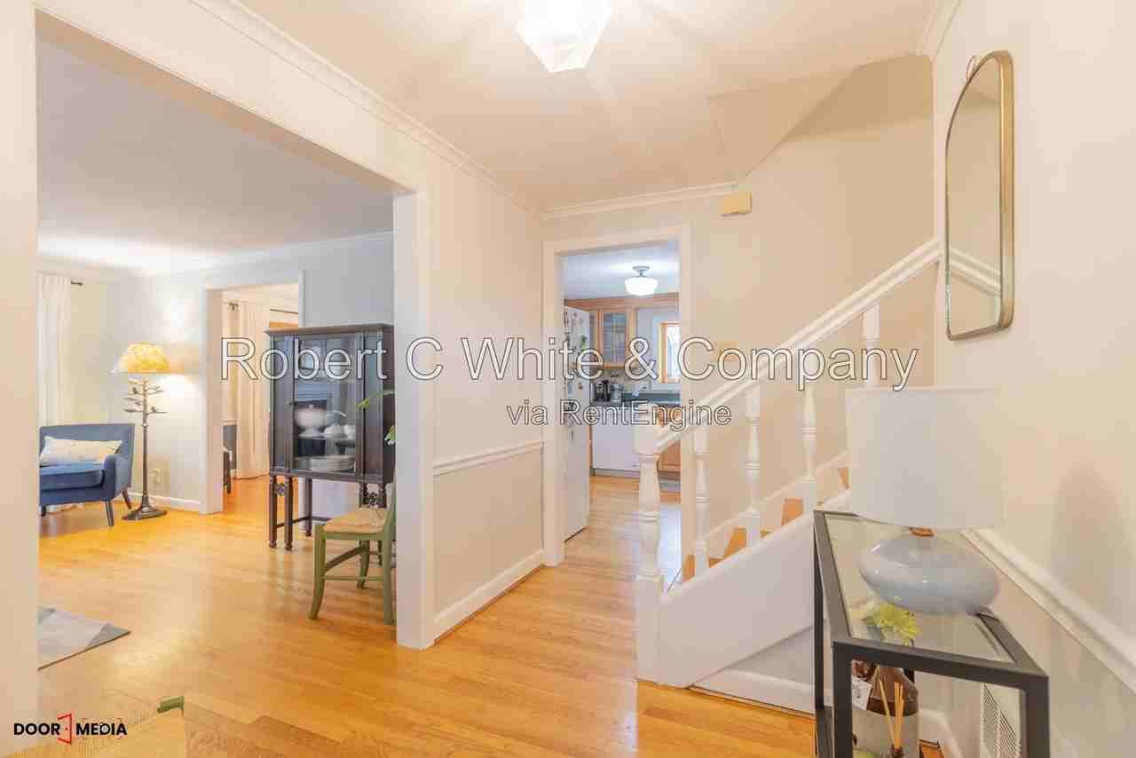 73 Montclair Dr - Photo 4 of 37