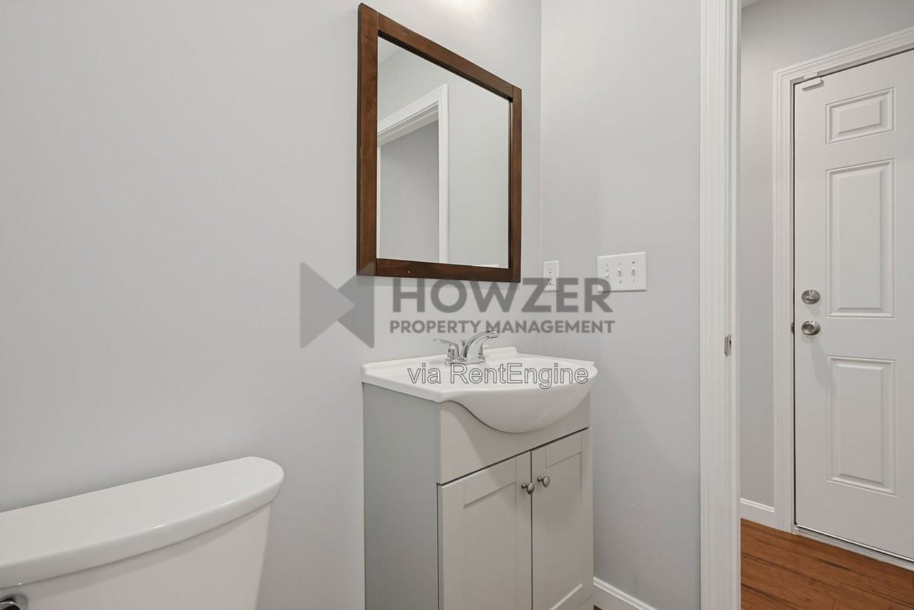 4 Johnson St #B - Photo 5 of 34