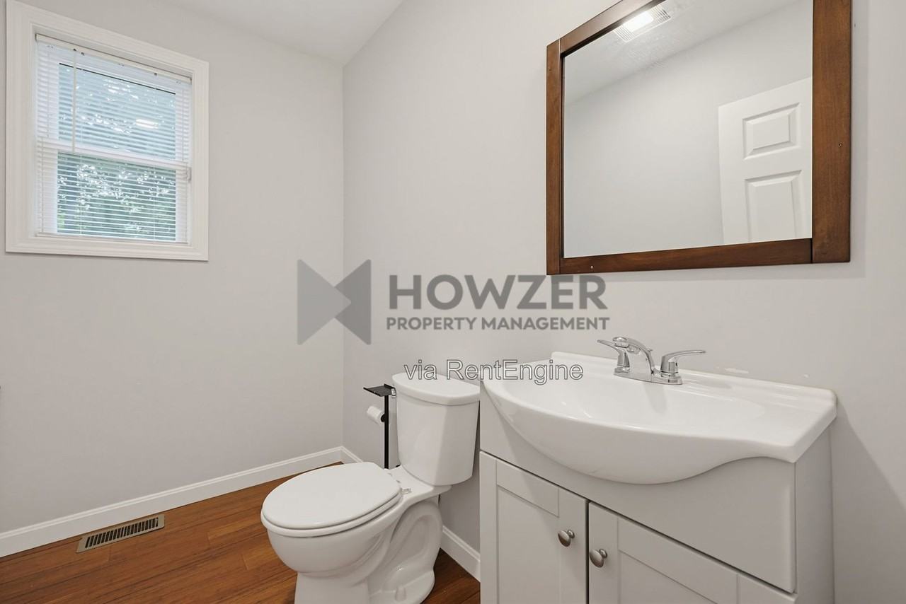 4 Johnson St #B - Photo 6 of 34