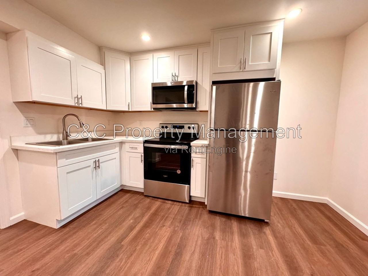 1191 Noche Buena St #V - Photo 2 of 5