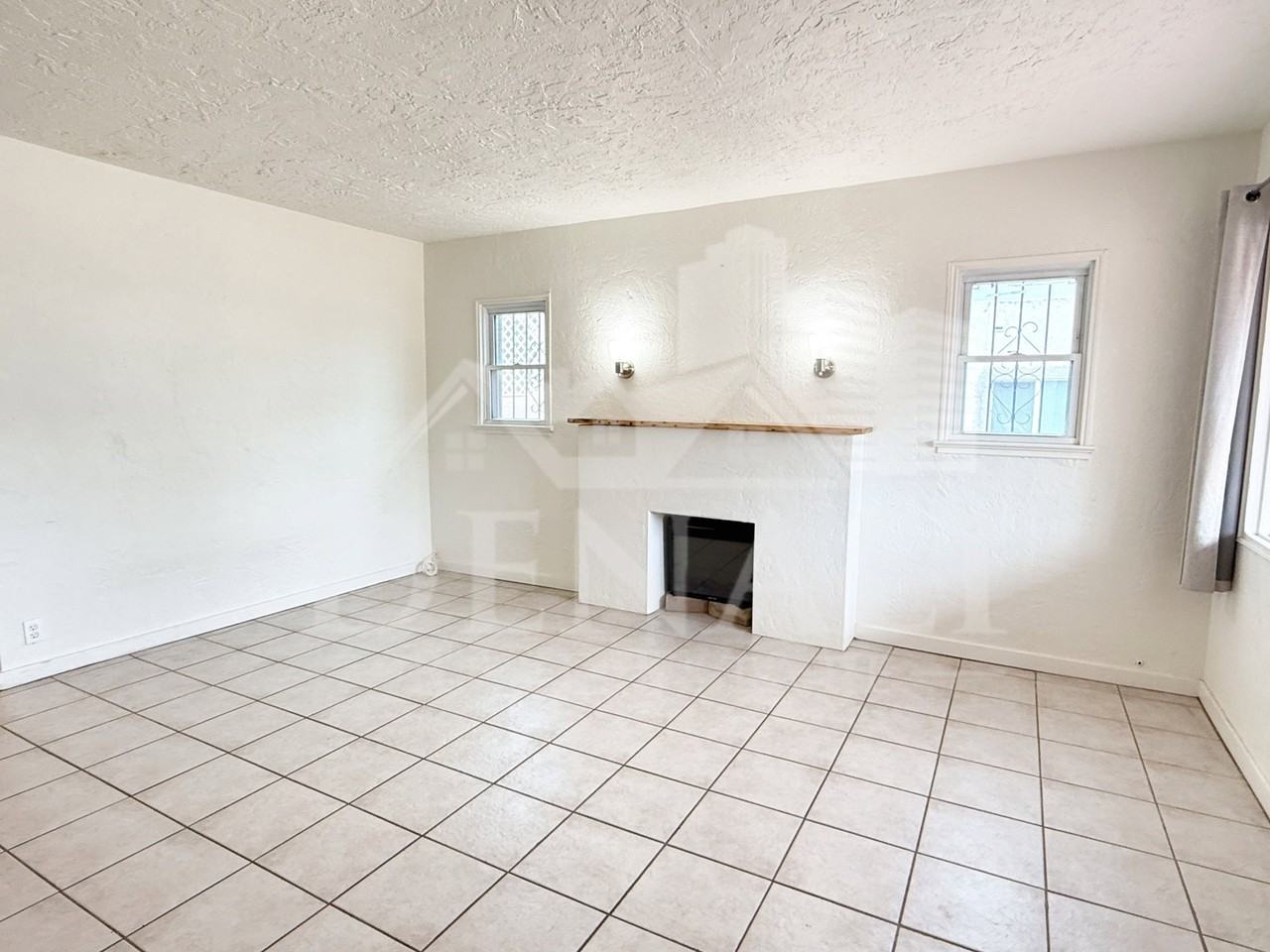 3215 E Willard St #1 - Photo 3 of 18