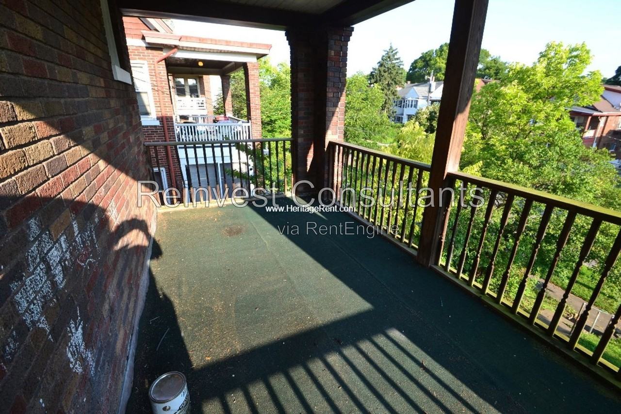 987 Cleveland Ave #2 - Photo 2 of 8